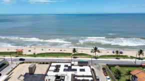 Prédio a poucos passos da Praia de Barra Velha (100m)